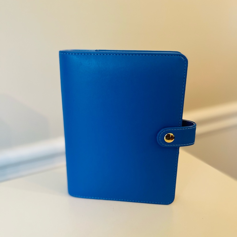 6-Ring Planner binder. Rings in great condition (NEW)